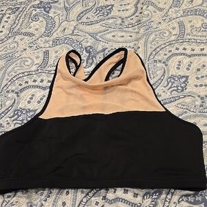❤️10/$40 Like New Black and Cream Bikini Top
